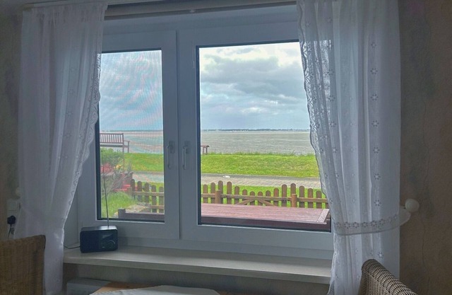 Apartment 'Ferienwohnung Föhr' with Sea View, Shared Terrace and Wi-Fi