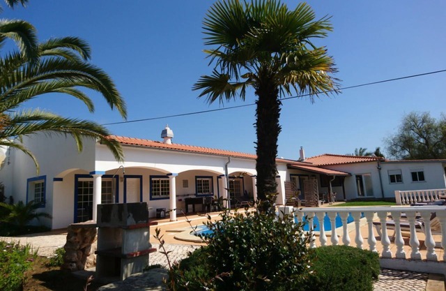 Apartment for 4 people on a large plot with private pool