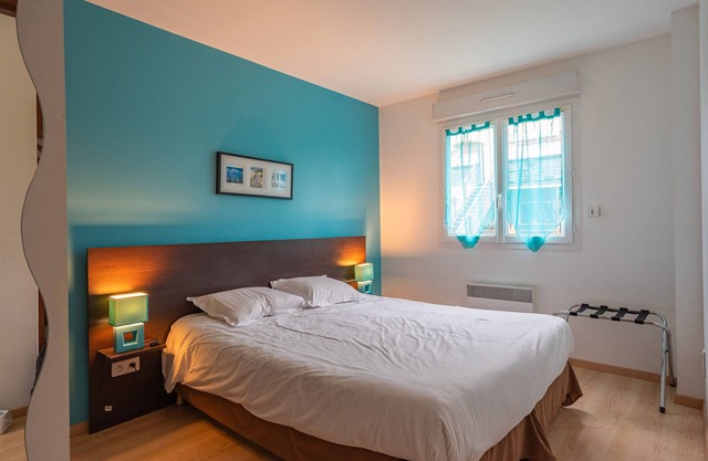 Apartment 'Le Clos Du Champ De L'Amour - Ile D'Aix' with Private Pool and Air Conditioning