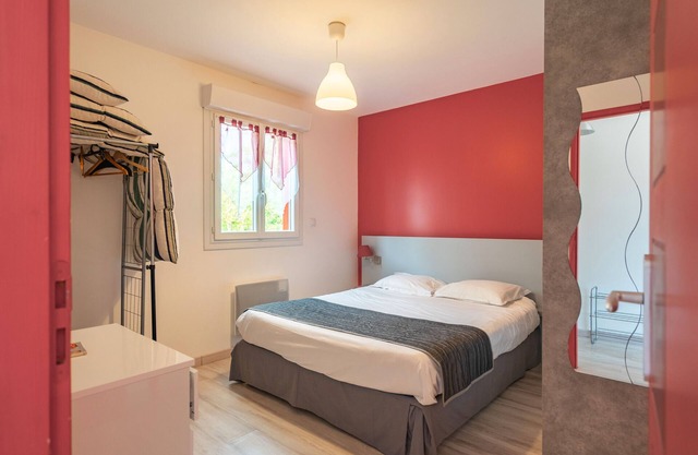 Apartment 'Le Clos Du Champ De L'Amour - Talmont' with Private Pool and Air Conditioning