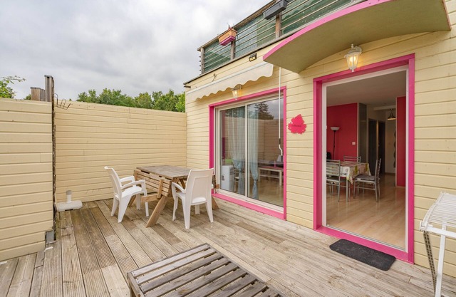 Apartment 'Le Clos Du Champ De L'Amour - La Rochelle' with Pool, Wi-Fi and Air Conditioning