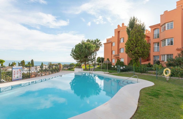 Apartment Fuengirola Hills with Seaview, Mountain View, Pool, Wi-Fi, Garden & Terrace