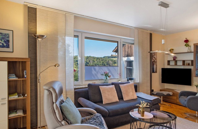 Apartment 'Fuldatalblick' with Garden & Wi-Fi