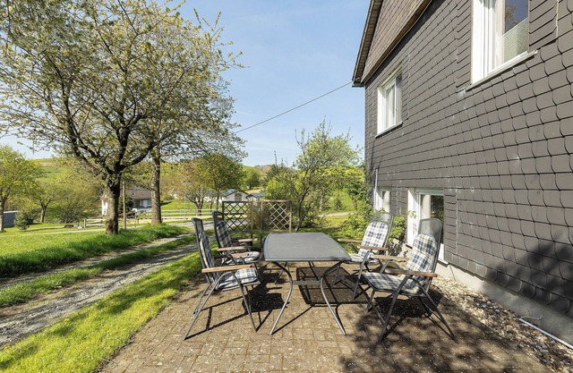 Apartment 'Gänseblümchen' with Private Terrace, Shared Garden and Wi-Fi