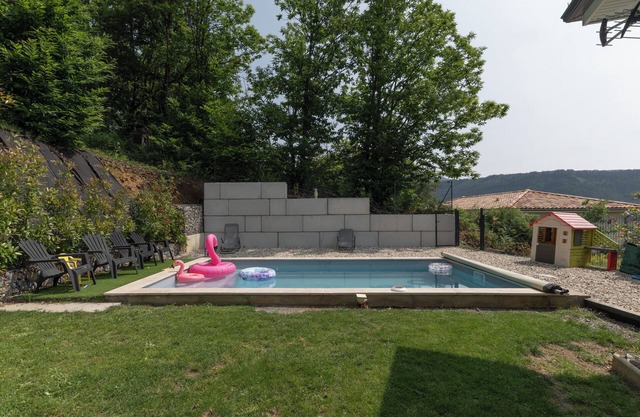 Apartment "Gîte les Monteils" with Mountain View, Private Terrace & A/C