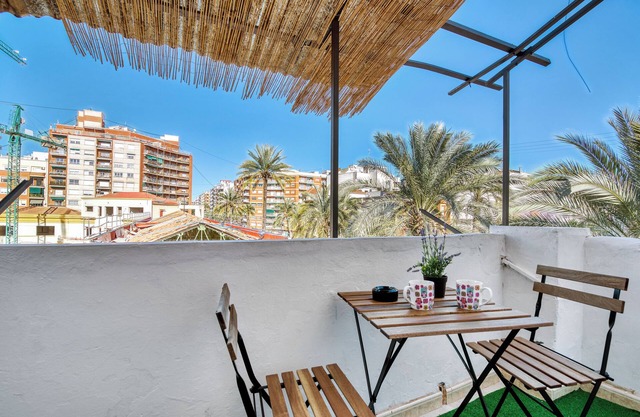 Apartment 'Gandia Center' with Balcony, Wi-Fi and Air Conditioning