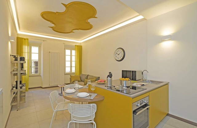 Apartment 'Gemhouse Ambra Garda Lake' 50 m from the lake, wi-fi and air conditioning