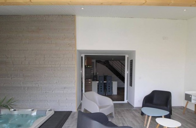 Apartment 'Gîte De Laphine' with Mountain View, Private Terrace and Wi-Fi