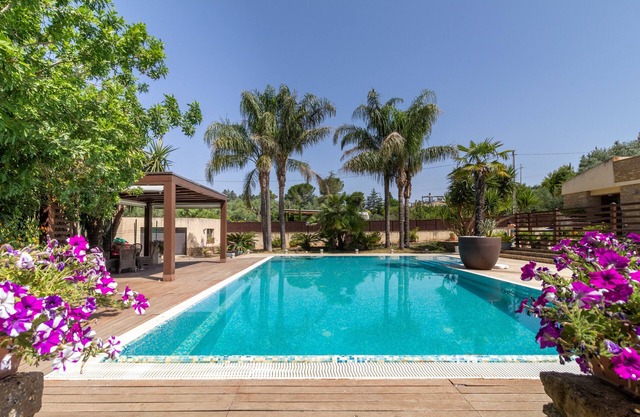 Apartment 'Giusa' with Shared Pool, Wi-Fi and Air Conditioning