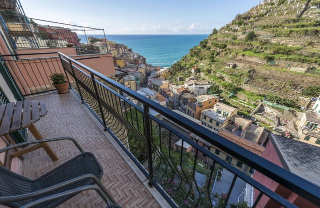 Apartment Gym Suite by Arbaspàa, with sea view balcony in Manarola