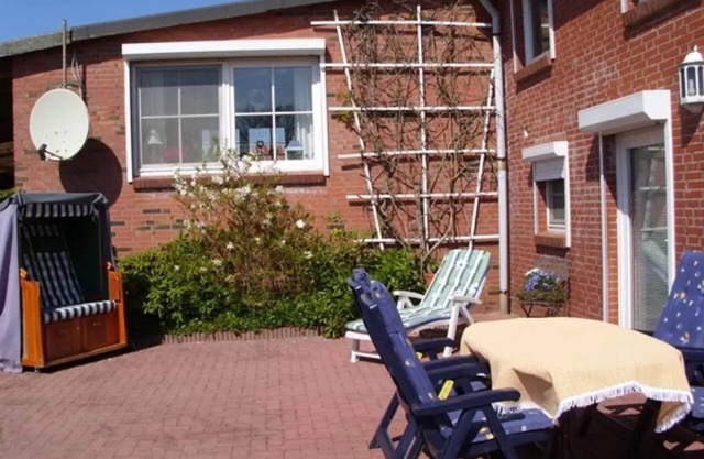 Apartment 'Haus Schröder' with Shared Terrace, Shared Garden and Wi-Fi