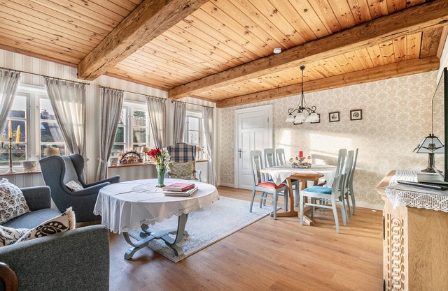 Apartment 'Hof Diederichs' with Private Terrace, Private Garden and Wi-Fi