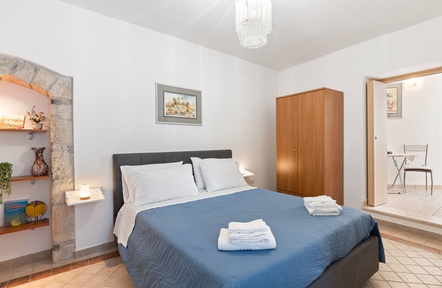 Apartment 'Il Fascino Del Borgo Al Primo Piano' with Wi-Fi and Air Conditioning