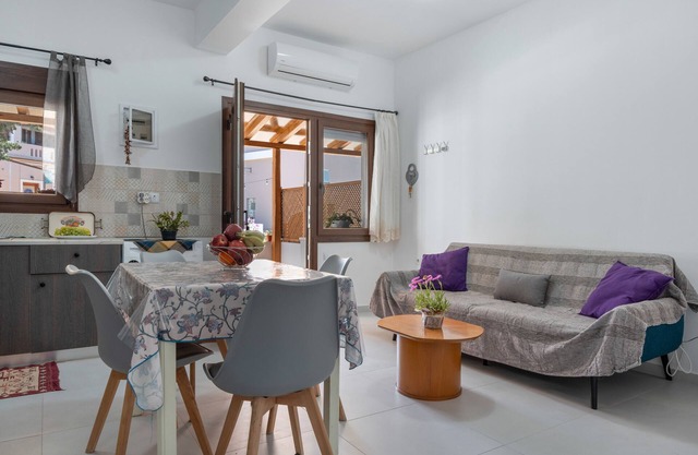 Apartment 'Iliana 2' with Mountain View, Wi-Fi and Air Conditioning