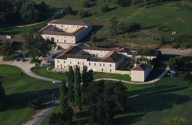 Apartment in a golf course with heated pool