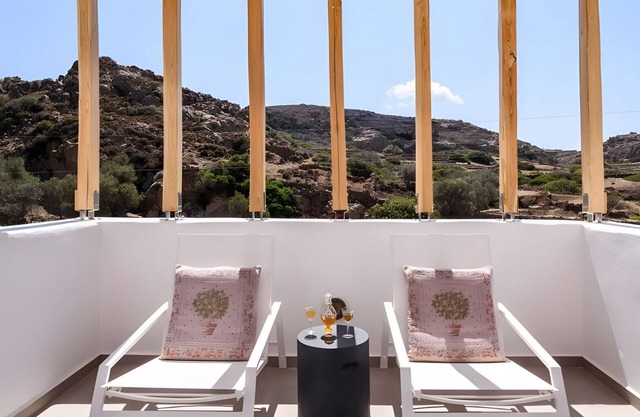 Apartment In A Hotel 'Echinousa Kimolos Maisonette no1' with Mountain View