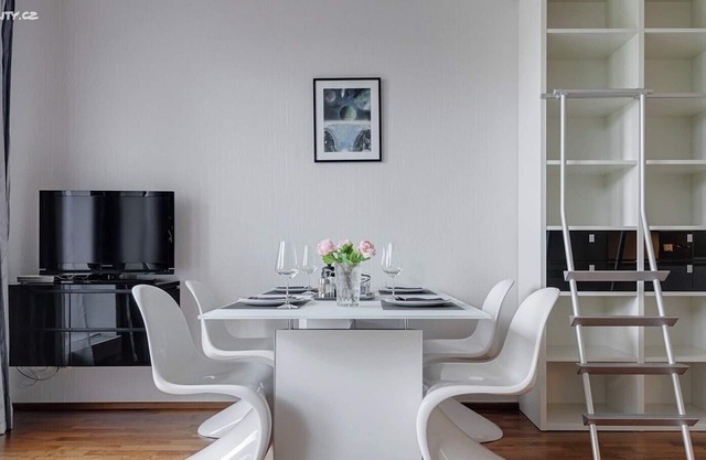 Apartment in a luxury residence with parking near the city center