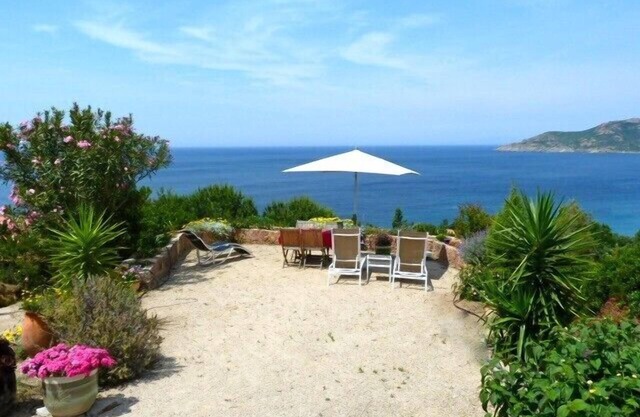 Apartment in a quiet neighbourhood with view of the sea and mountain