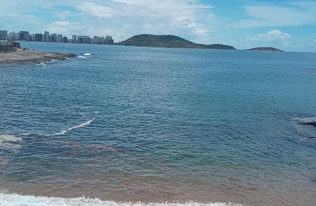 Apartment in the center of Guarapari with exclusive beach