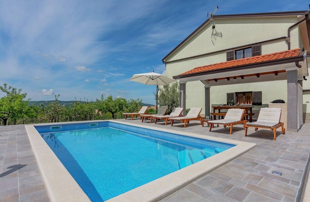 Apartment in Cerovlje near Zarecki Waterfall