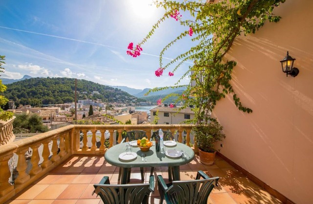 Apartment in Fishing Village with Wi-Fi, Air Conditioning & Terrace with Sea View