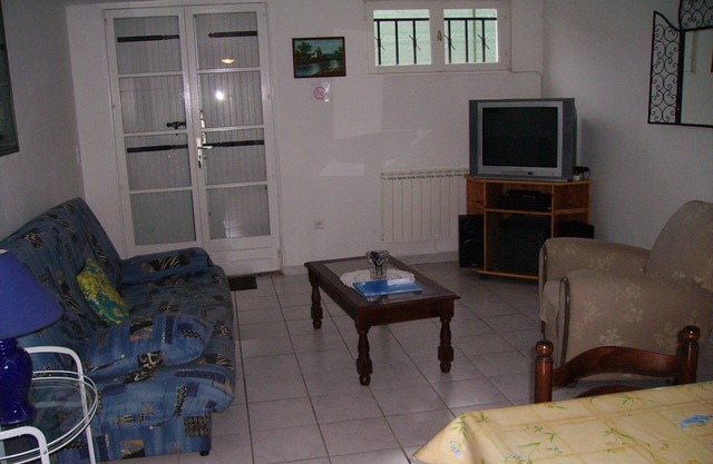 APARTMENT IN INDIVIDUAL HOUSE