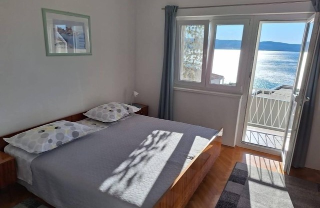 Apartment in Omiš with Seaview, Balcony, Air condition, WIFI (161-4)