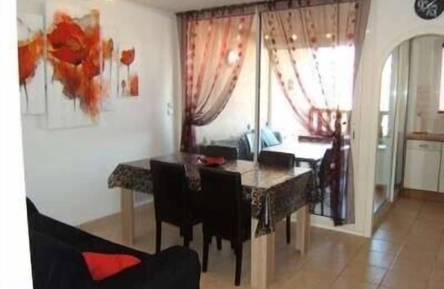 APARTMENT IN RESIDENCE IN SAINT CYPRIEN