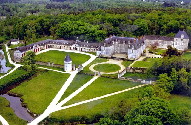 Apartment in the castle with pool