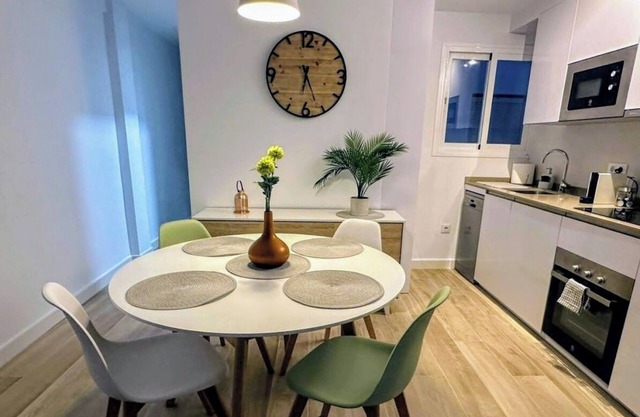 Apartment in the heart of Fuengirola, 50 m from the beach. With 2 bedrooms and 2 bathrooms