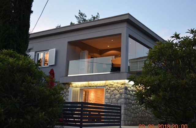 Apartment in the house with garden in peaceful neighborhood 5 minutes from beach