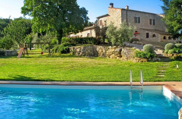 Apartment in villa with pool, A/C, WIFI, TV, terrace, panoramic view, close to San Gimignano
