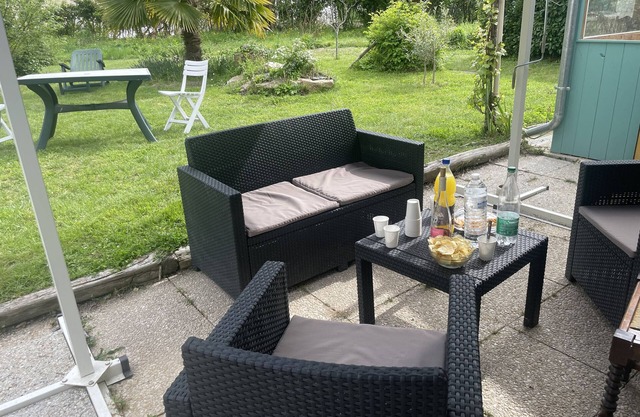 Apartment 'La Pause' with Private Terrace, Shared Garden and Wi-Fi