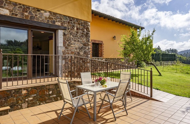 Apartment 'La Llosa' with Mountain View, Private Terrace and Wi-Fi