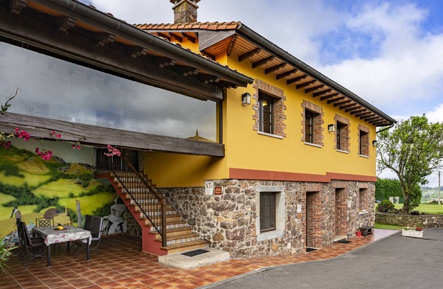 Apartment 'La Tenada' with Private Terrace, Private Garden and Wi-Fi
