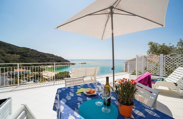 Apartment "Le Sirene Bilo 5" near the beach with shared terrace and Wi-Fi