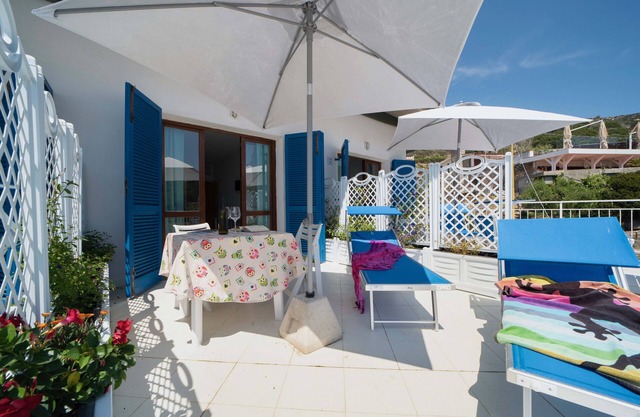 Apartment 'Le Sirene Mono 8' with Shared Terrace, Wi-Fi and Air Conditioning