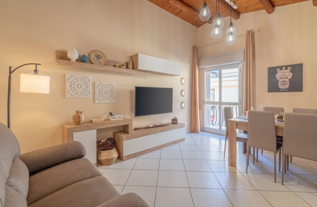 Apartment 'Le Tre Pigne' with Balcony, Wi-Fi and Air Conditioning