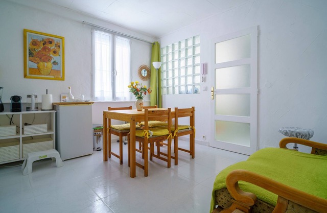 Apartment 'Logis Helena' with Wi-Fi