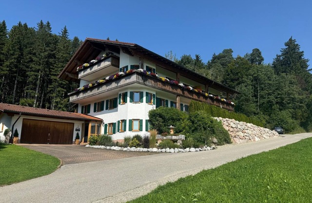 Apartment 'Löwenzahn' with Private Terrace, Shared Garden and Wi-Fi