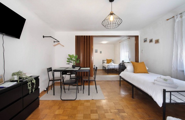 Apartment 'M B Homes Nürtingen' with Wi-Fi