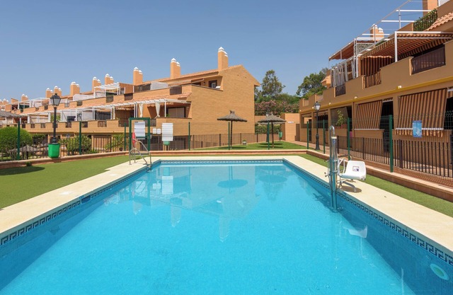 Apartment 'Marina 122' with Shared Pool, Wi-Fi and Air Conditioning