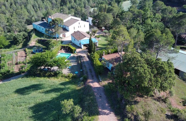 Apartment 'Mas Set-rengs Completo' with Lake View, Private Pool and Wi-Fi