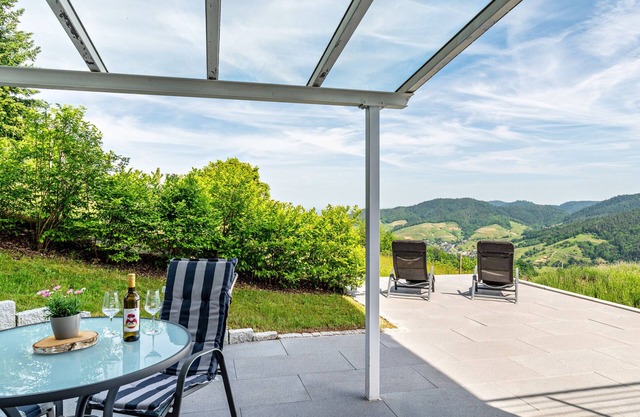 Apartment "Merzel's Schöne Aussicht" with Mountain View, Garden & Wi-Fi