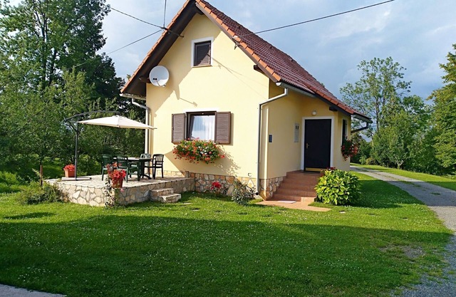 Apartment Milka, (16259), Smoljanac, Croatia