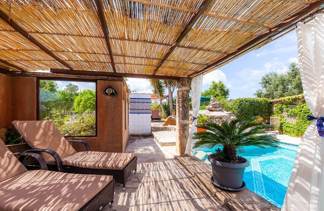 Apartment "Mit Dachterrasse Panoramablick" with Mountain View, Shared Pool & Wi-Fi