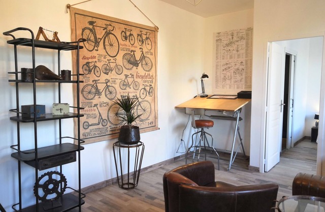 Apartment-Modern-Ensuite with Shower-Meublé de Tourisme