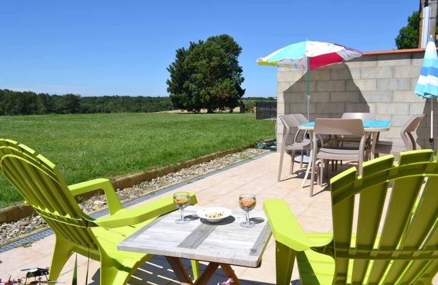 Apartment near Carcassonne and Castelnaudary with heated pool, parking