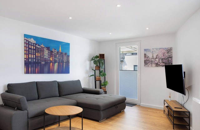 Apartment 'Neue Wohnung In Zentraler Lage' with Balcony and Wi-Fi