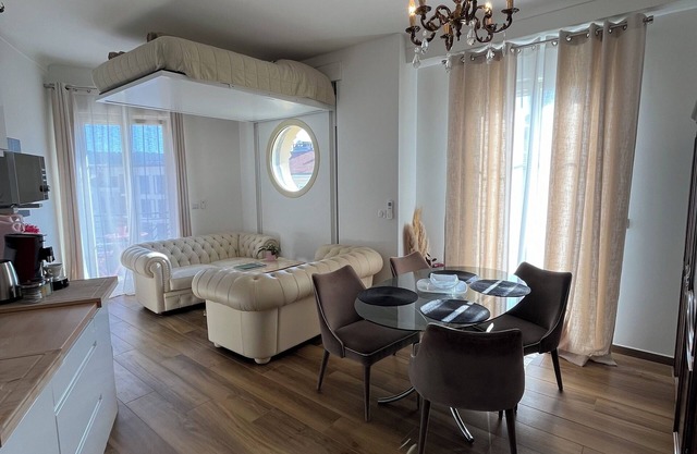 APARTMENT NICE CENTER, SNCF STATION, LOCAL MARKET